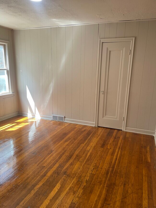 Dormitorio 2 - 821 N 11th St