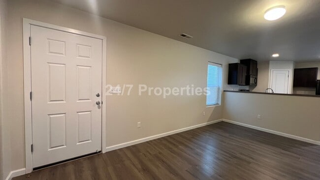 Building Photo - 1016 S View Dr