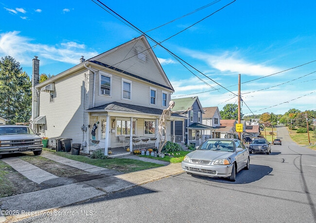 Building Photo - 19 W Bergh St