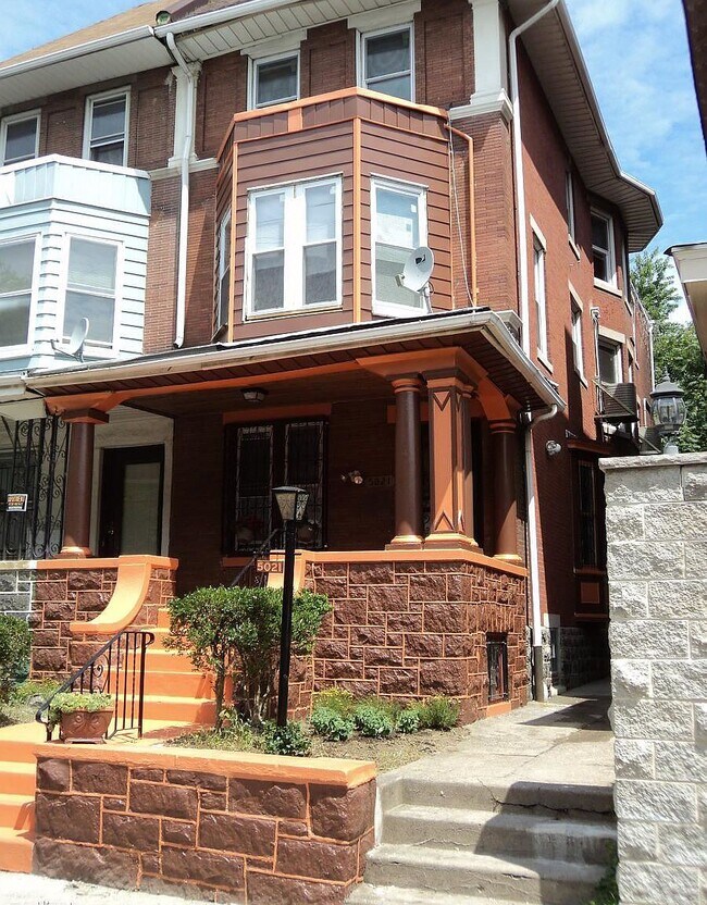 Building Photo - 5021 Pine St