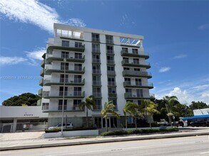 Building Photo - 2550 SW 27th Ave