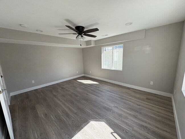 Building Photo - 975 E 2850 N