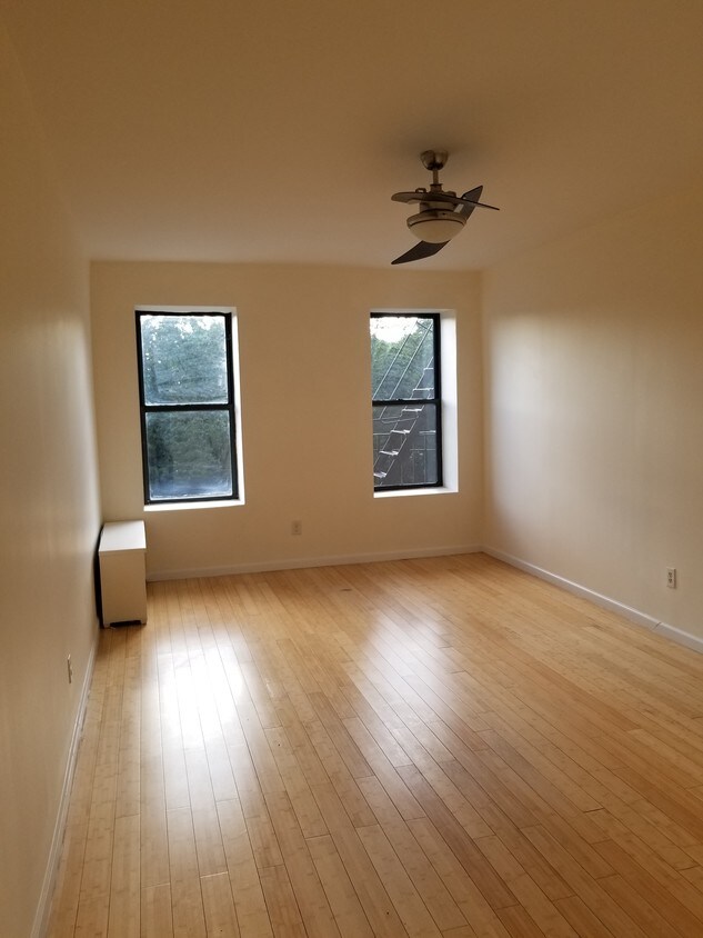 Foto principal - 921 Washington Ave