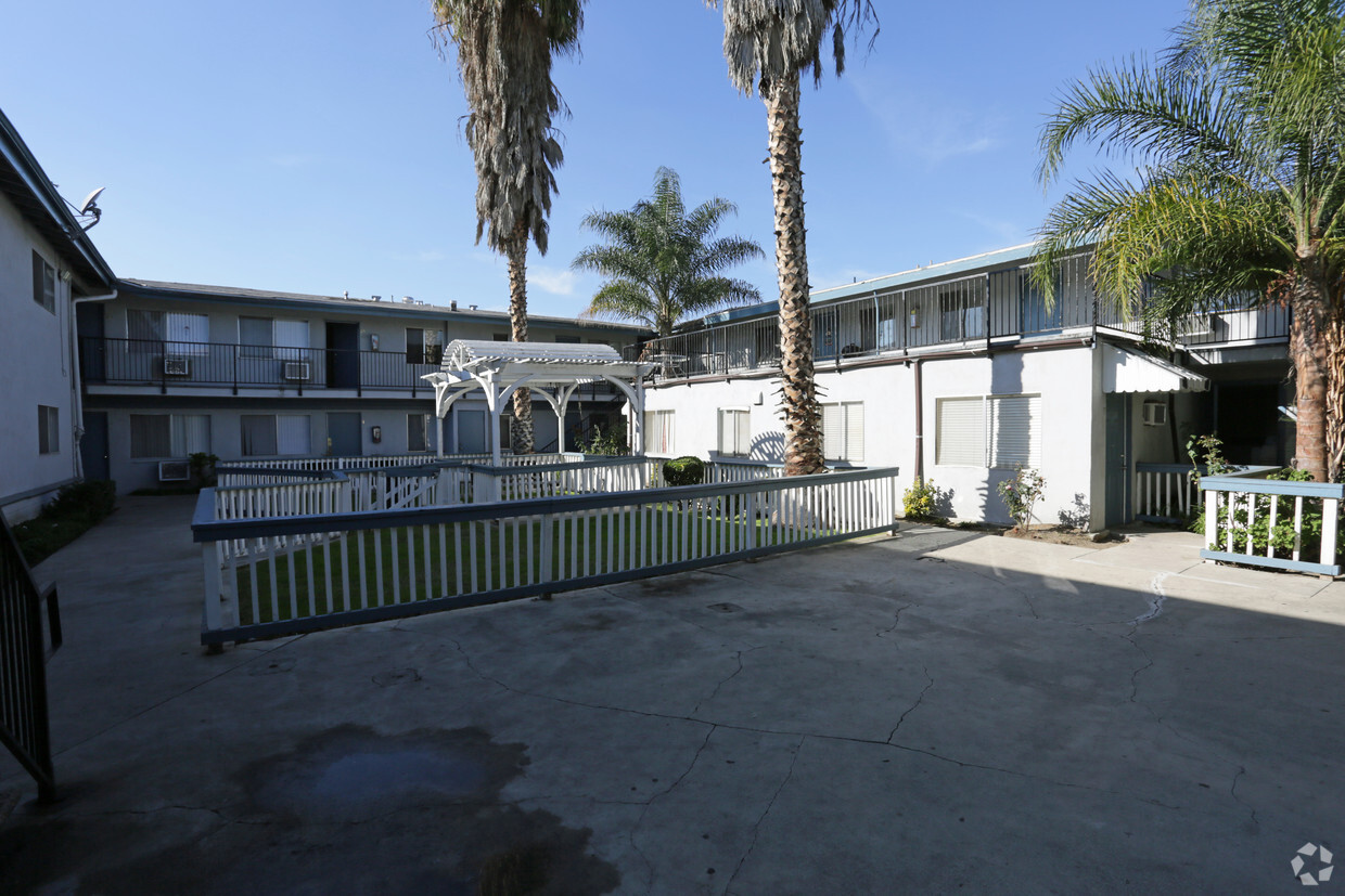 Building Photo - 1210 W Stoneridge Ct