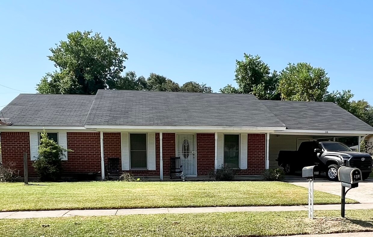 Primary Photo - 116 Memorial Dr