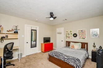 Building Photo - 4315 Fernwood Dr