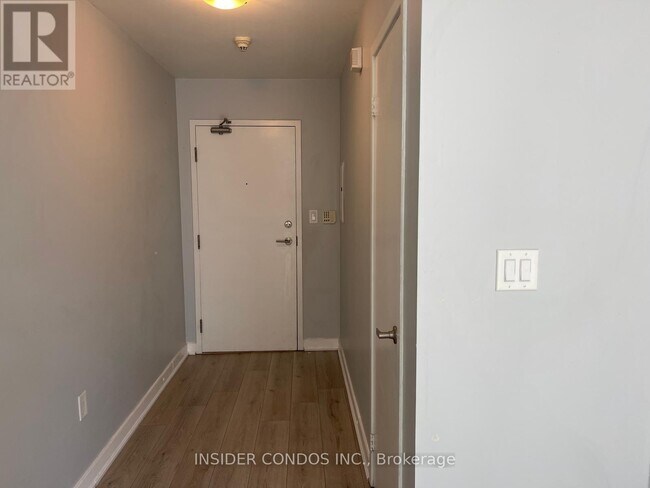 Photo du bâtiment - 705-4k Spadina Ave.
