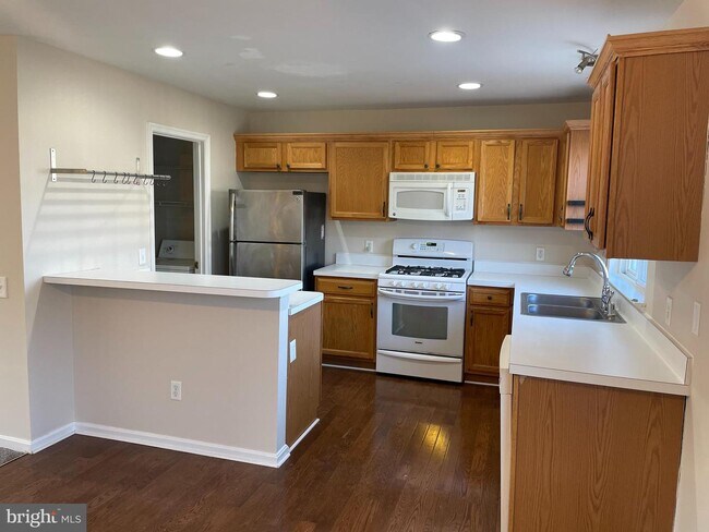 Building Photo - 11 Crenshaw Ct