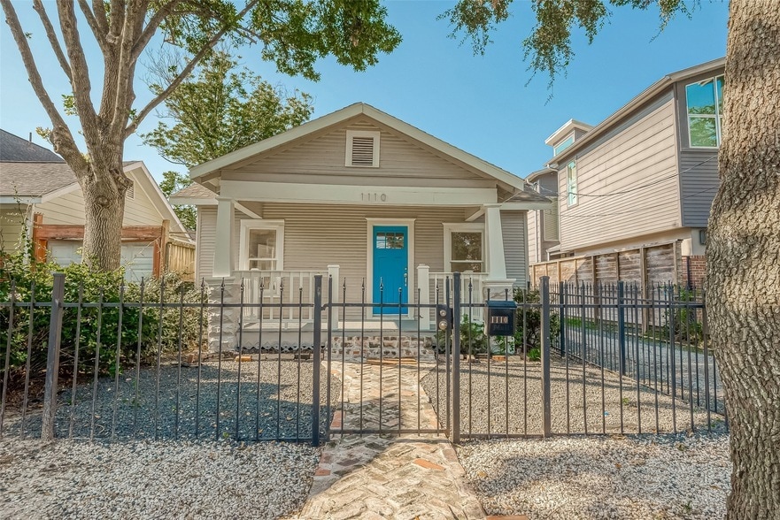 Foto principal - 1110 E 24th St