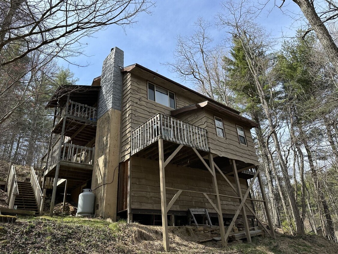 323 Tarleton Cir Unit 1, Boone, NC 28607 Room for Rent in Boone, NC