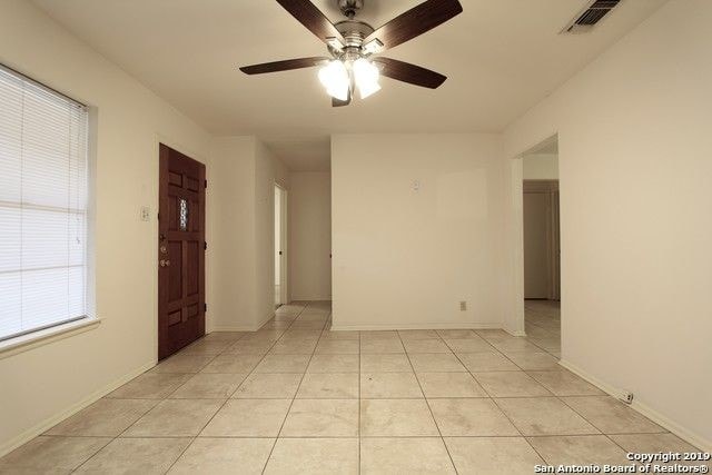 Building Photo - 107 GLADIOLA LN