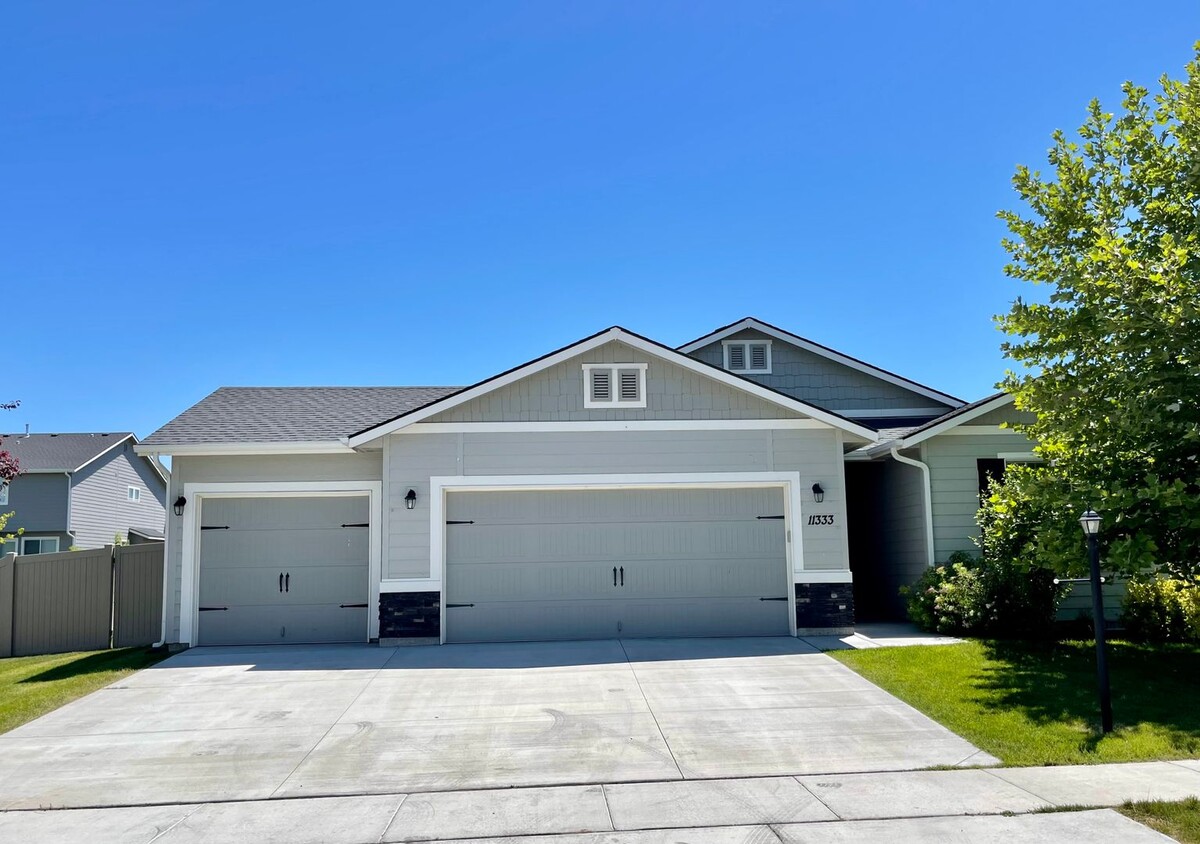 Primary Photo - Pet Friendly Home in Nampa!