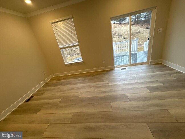 Foto del edificio - 1707 Water Xing Rd