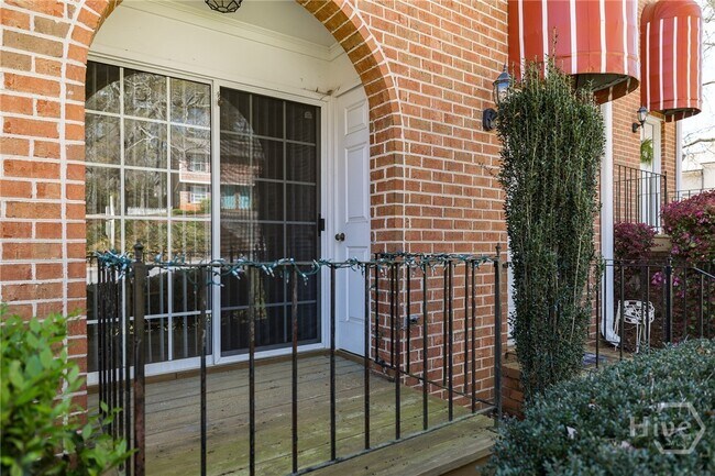 Foto del edificio - 156 Sleepy Creek Dr