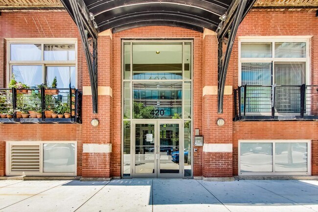 Foto del edificio - 420 S Clinton St
