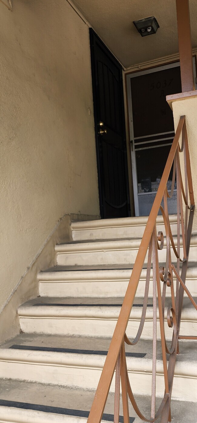 Foto del edificio - 5037 Cahuenga Blvd