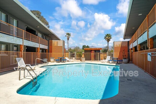 Foto del edificio - 5770 E 10th St