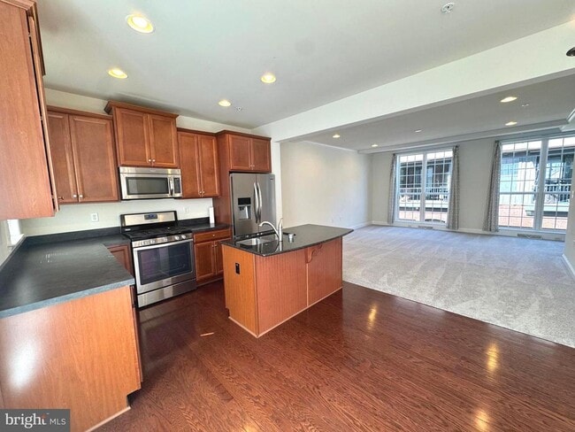 Building Photo - 1414 Benton Way