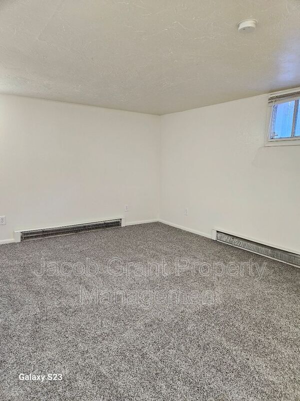 Building Photo - 463 I St