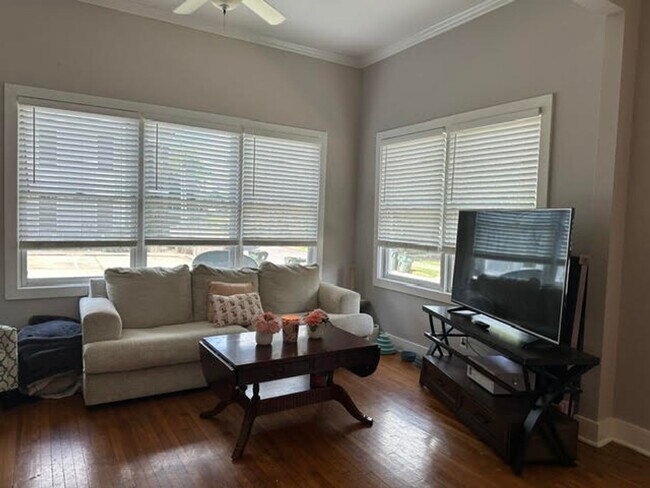 Foto del edificio - 425 Caplewood Dr