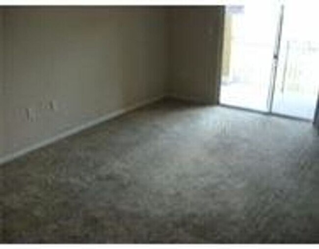 Building Photo - Nice/Clean 2/2 Condo in Great Location!