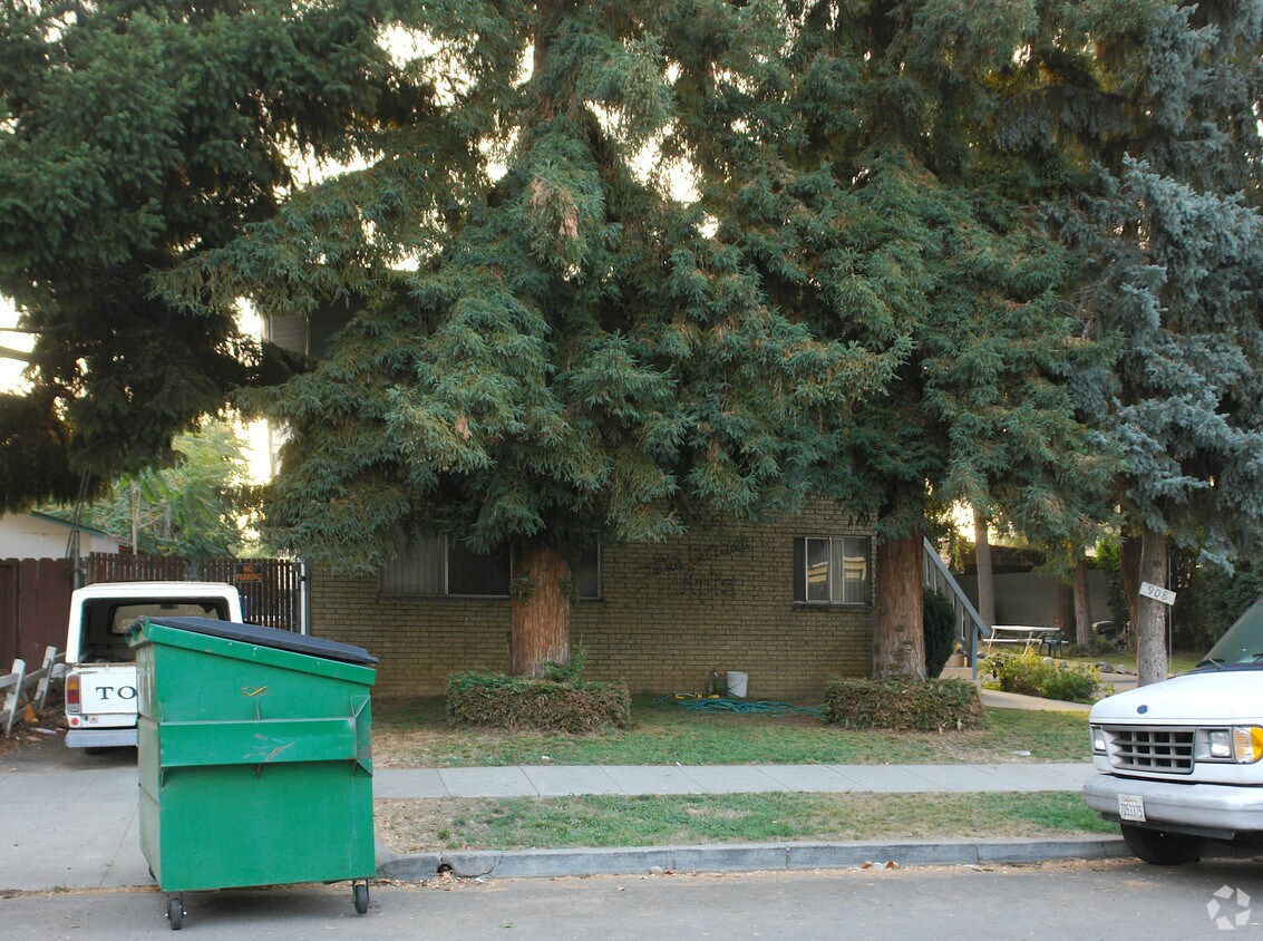 Building Photo - 908 College Dr