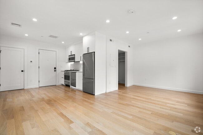 Building Photo - 1618 Beacon St