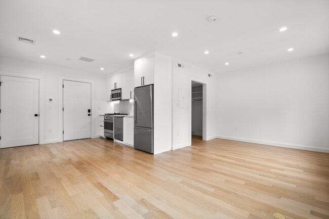 Building Photo - 1618 Beacon St