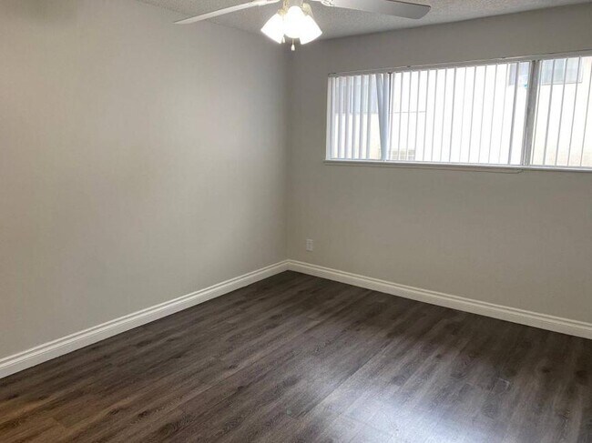 Building Photo - 1.0 bedroom in Canoga Park California 91304