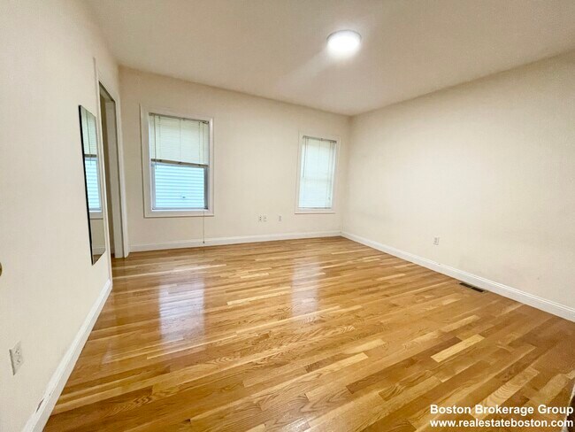 Foto del edificio - 128 Hillside St