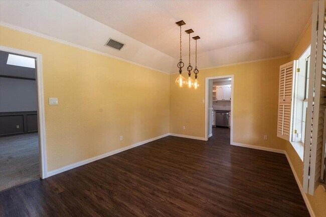 Building Photo - 300 Las Plumas Dr