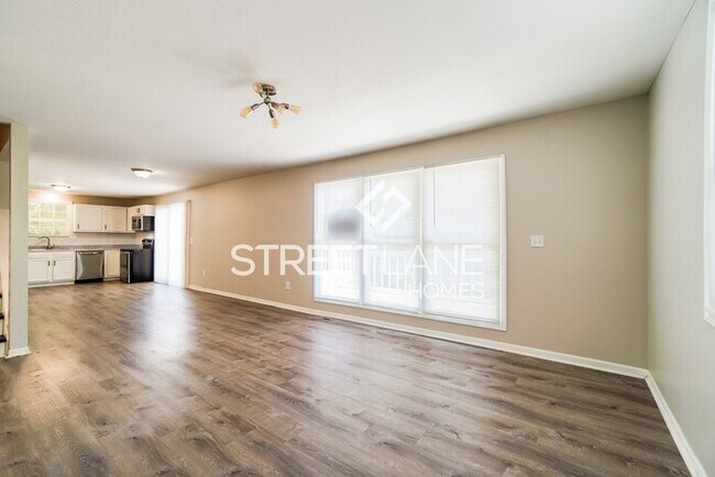 Foto del edificio - Huge 3 BR for you!