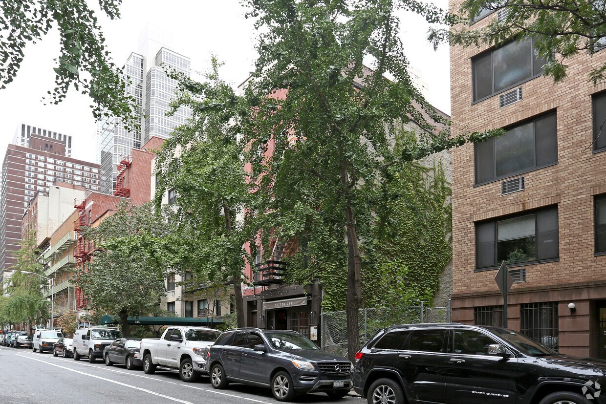 Building Photo - 347 E 54th St