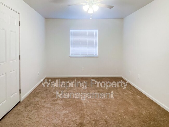 Building Photo - 117 S Fresno Ave