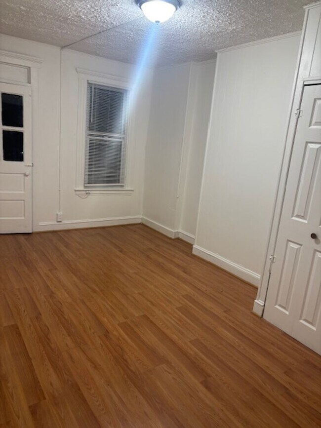 Foto del edificio - 3 BEDROOM 2 BATHROOM HUGE TOWNHOUSE FOR RENT IN 21216