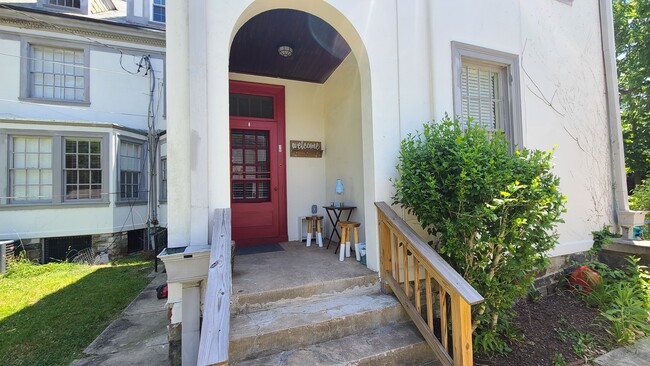Building Photo - 5600 Pimlico Rd