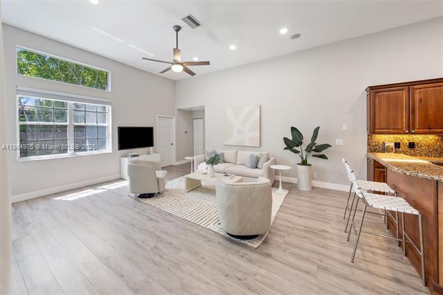 Foto del edificio - 2587 Jardin Ct