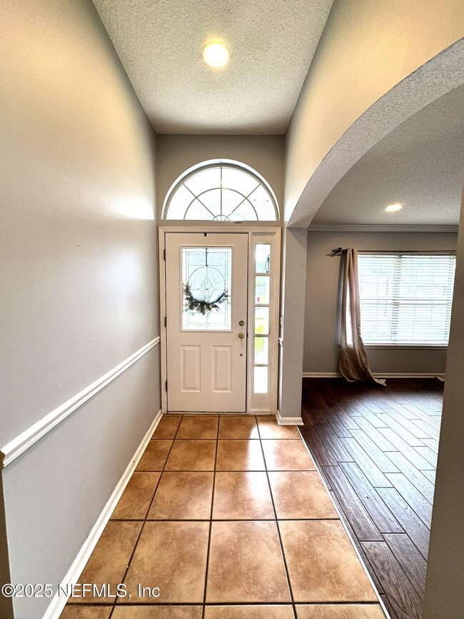 Building Photo - 1672 Pinecrest Dr