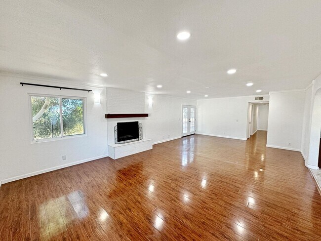 Building Photo - Great 3B/2BA House in Oceanside on Over 0....