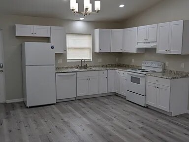 Foto del edificio - 8166 Juniper Rd