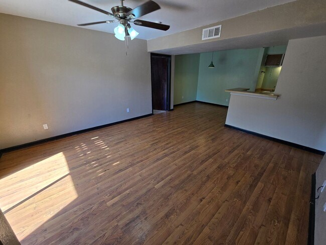 Building Photo - College Station - 2 Bedroom, 2 Bath - Down...