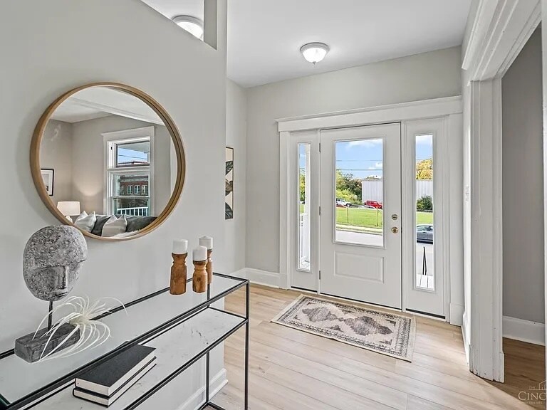 Foto principal - 3552 Woodburn Ave