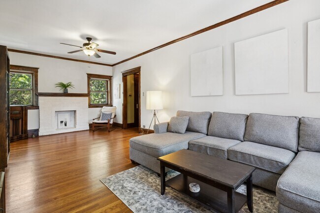 Foto del edificio - 1125 Maple Ave