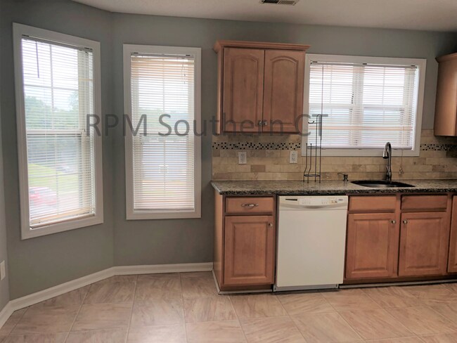 Foto del edificio - 75 Redwood Dr