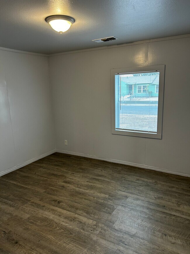 Foto del edificio - 1628 N Woodland St