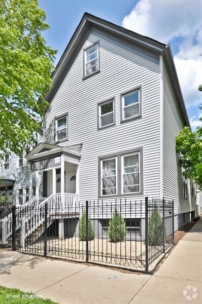 Building Photo - 1701 N Maplewood Ave