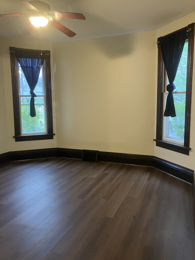 Living Room - 901 N 14th St