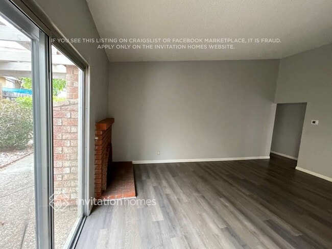Building Photo - 556 Temple Way