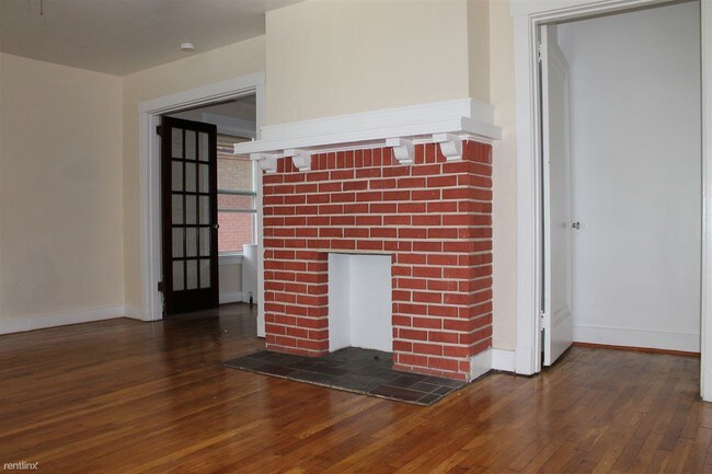 Building Photo - 5611 Fair Oaks St