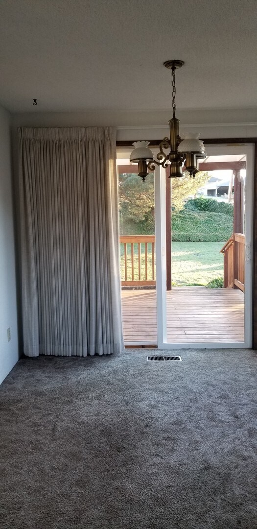 Foto del edificio - 3 bedroom, 2 bathroom home in well established neighborhood.